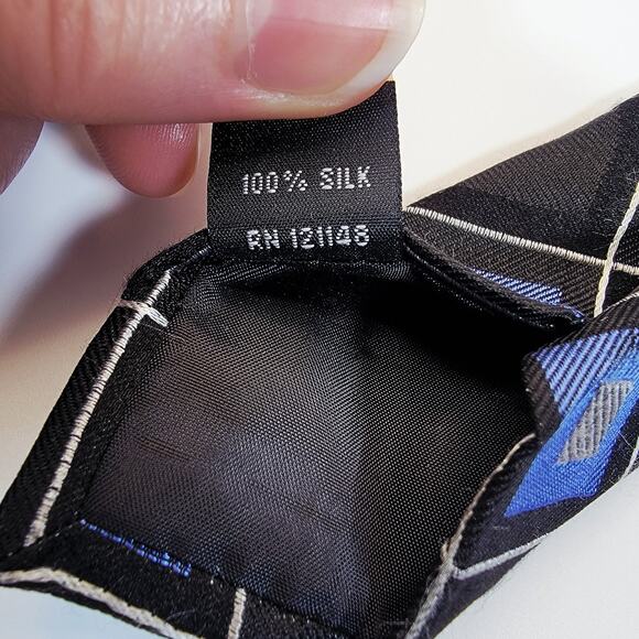 Michael Kors Mens Silk Tie Blue Diamond Pattern Textured Hand Finished Designer - Picture 7 of 7